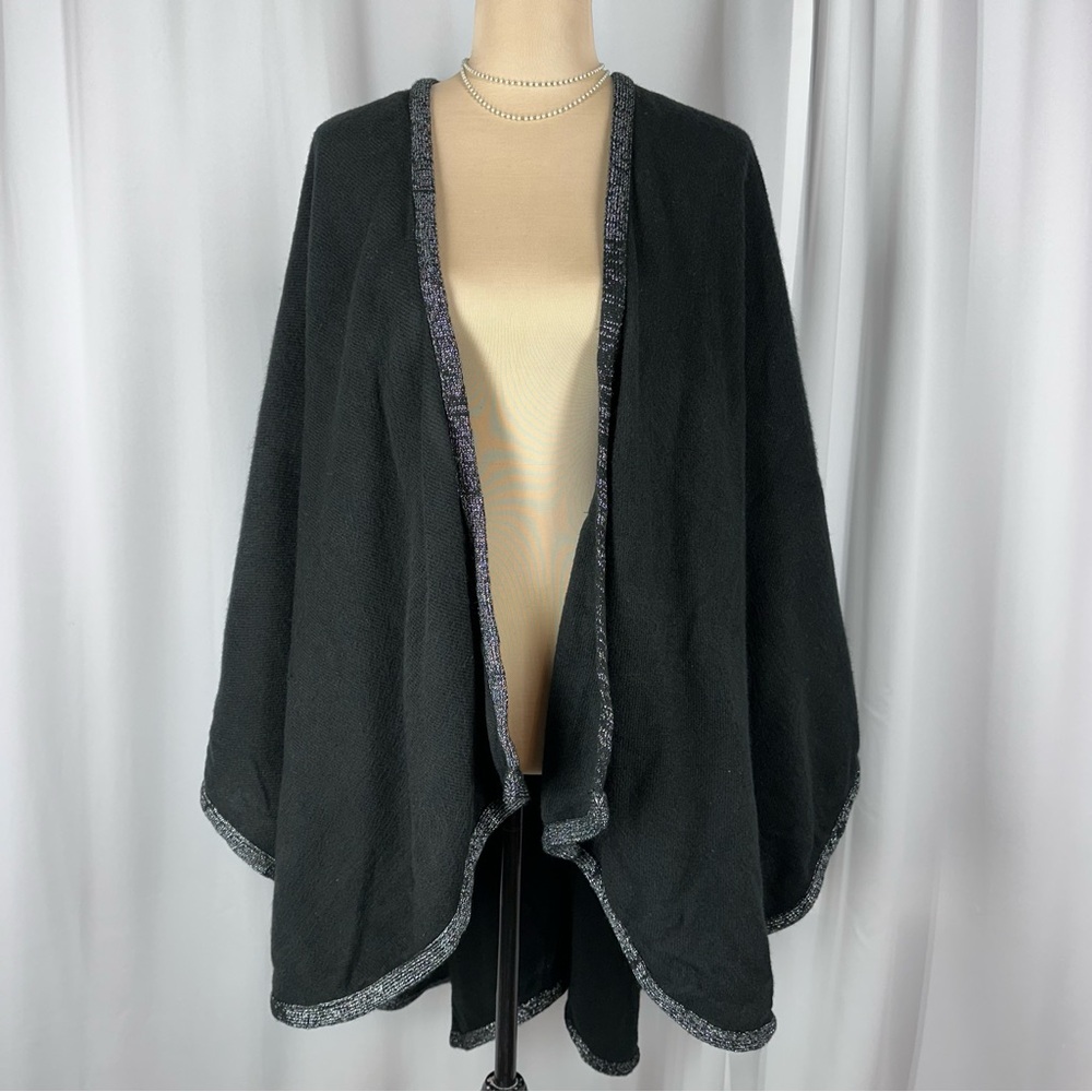 V. FRAAS Cozy‎ Black Metallic Trim Open-Front Poncho Wrap Shawl Cape OS